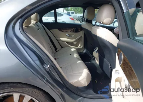 2018 Mercedes-Benz C 300 z USA, uszkodzony, nr VIN 55SWF4JB6JU251784